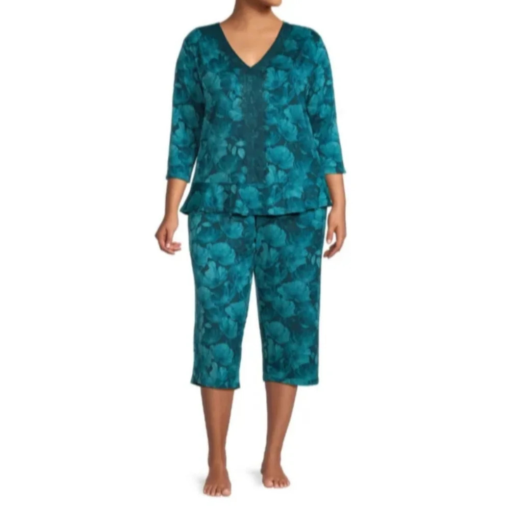 The Pioneer Woman Size L (12-14) 3/4 Sleeve V-Neck Top & Cropped Pant Pajama Set